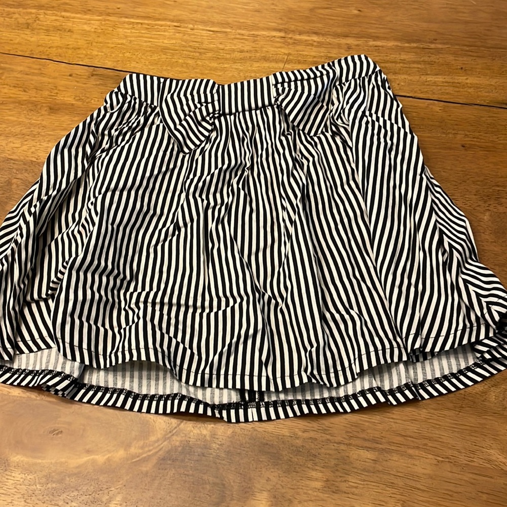 3/$10 Forever 21 striped bow skirt